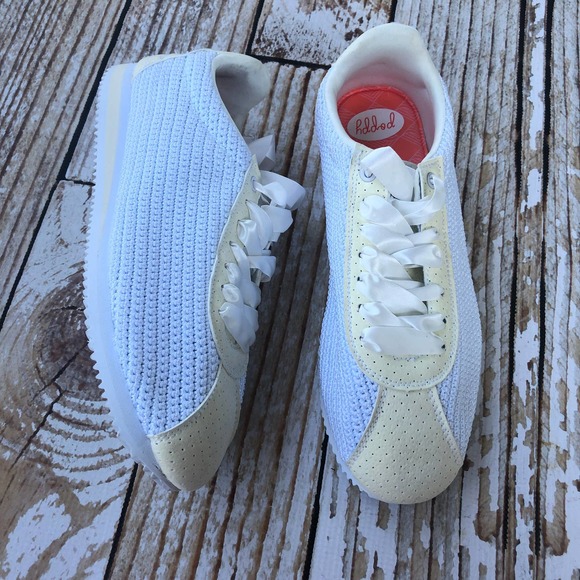 Poppy Lifestyle hand woven boho white sneakers - Picture 2 of 11